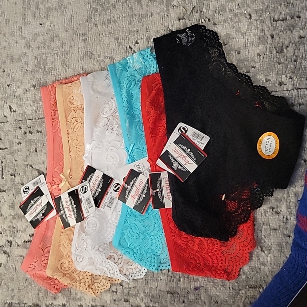 6 pair of Ladies bikini panties size SMALL